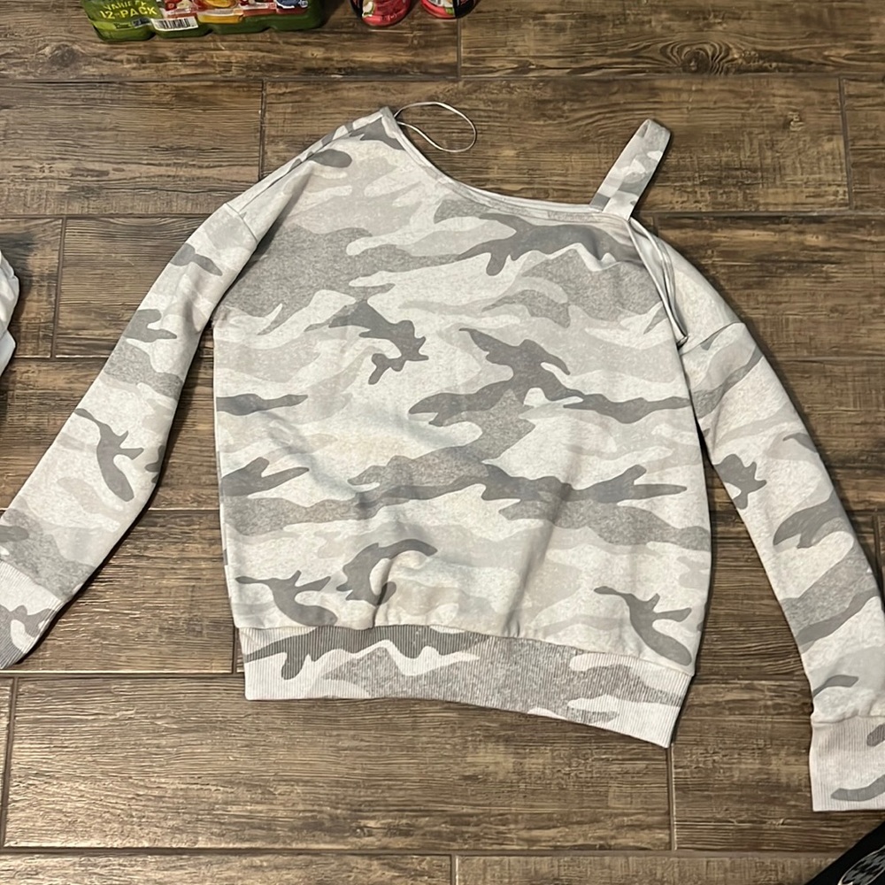 this aero one shoulder top is perfect for winter!